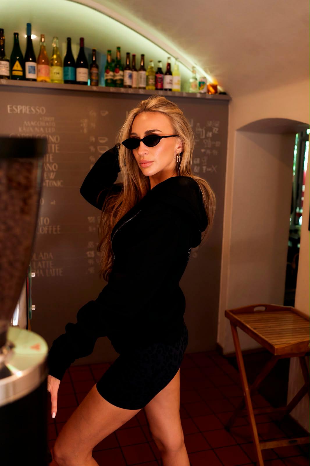 SELF-CARE CLUB SWEATSHIRT WITH A HOOD AND POCKETS - Black