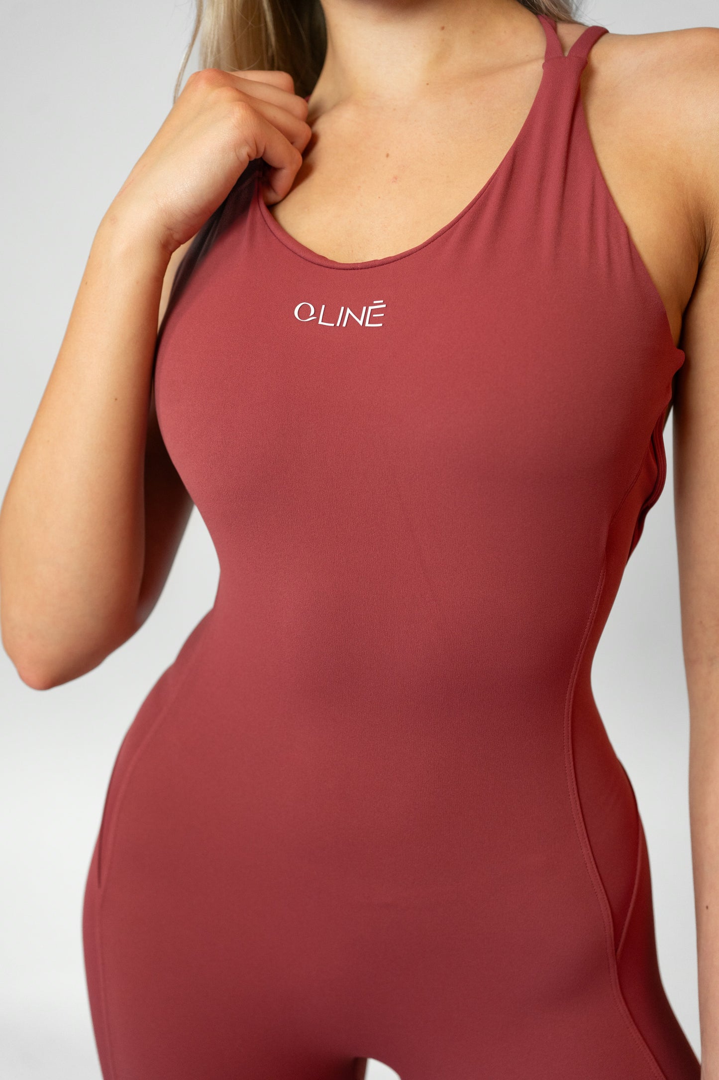CHEEKY OVERAL WITH CROSSED BACK STRAPS - PINK-RED
