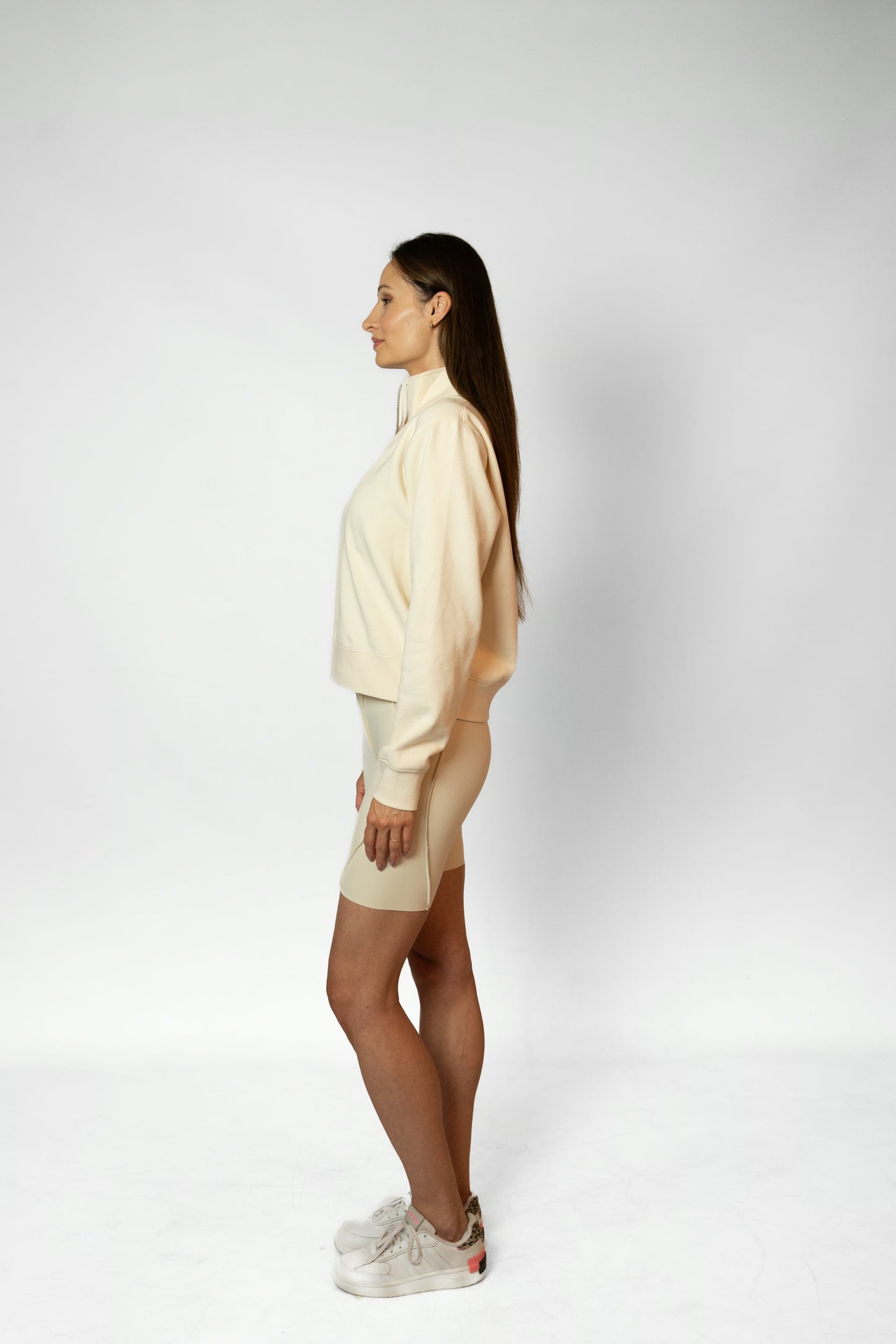 SELF-CARE CLUB SWEATHISRT WITH SHORT ZIPPER - Ivory