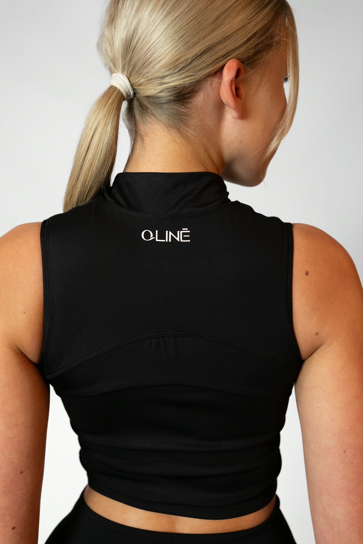 STREET CROP TOP WITH ZIPPER - Black